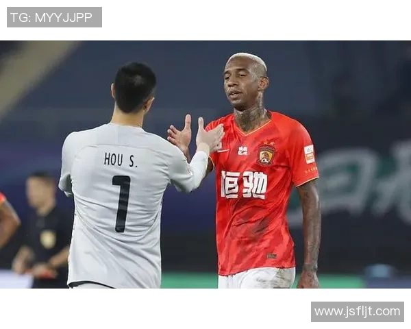 广州恒大与上海上港激战正酣精彩直播全程回顾与赛后分析